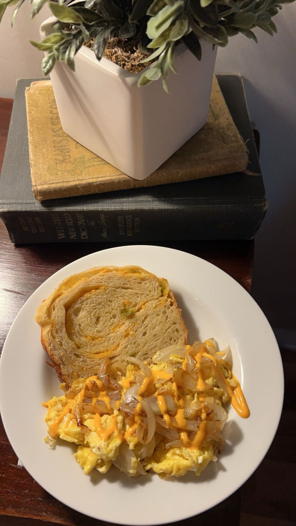 Scrambled egg caramelized onion&nbsp;bowl